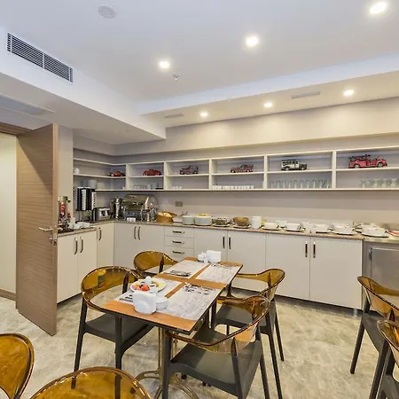 تاكسيميست 3*