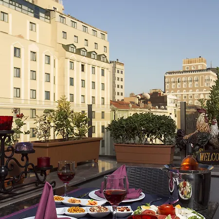 تاكسيميست فندق اسطنبول