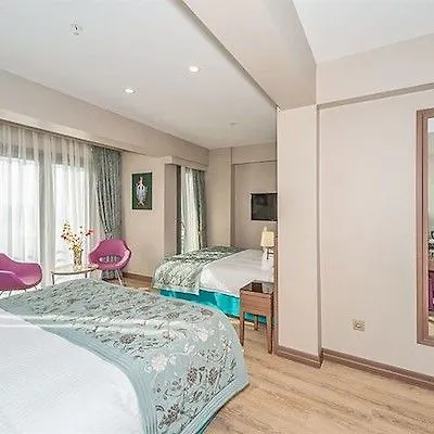 تاكسيميست فندق